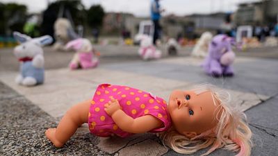 Colombians protest child sexual abuse with dolls in front of Attorney General's Office