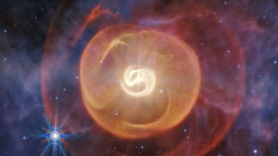 James Webb Space Telescope captures 'one-of-a-kind' triple star system that looks like a cosmic embryo (image)