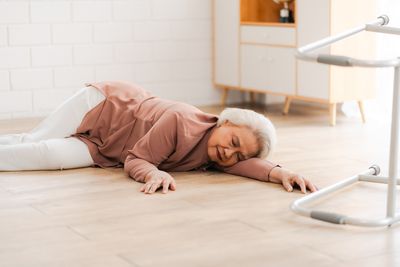 6 Signs It’s Unsafe for You to Live Alone (That You’re Probably Ignoring)