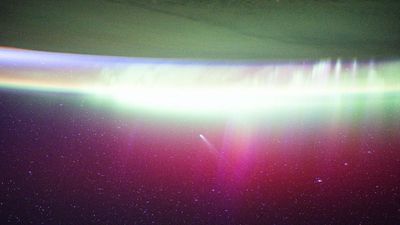 ISS astronauts see comet Lemmon 'absorbed' by aurora | Space photo of the day for Nov. 20, 2025