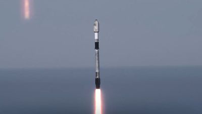 SpaceX rocket launches 140 satellites into orbit on Transporter-15, aces landing at sea (video)