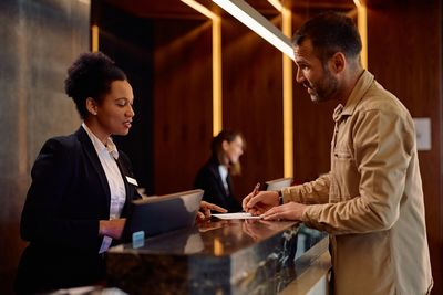 7 Hotel Rituals That Narcissists Always Use