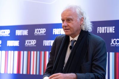 Jefferies’ Chris Wood called Japan’s crash and the U.S. housing bubble. He’s now warning of an ‘AI capex arms race’