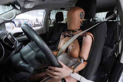 US government endorses female crash test dummy – for first time in history