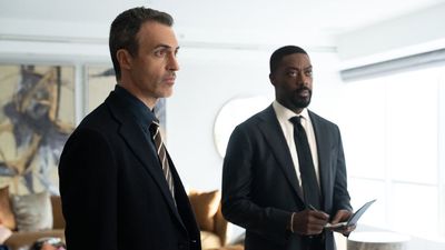 Law And Order’s Fall Finale Sets Up A Crossover Event With SVU, And I’m Hyped For One Star Who’s Coming Back For It