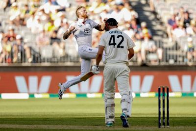 Ashes begins with a bang after 19 wickets on dramatic day one give England early edge