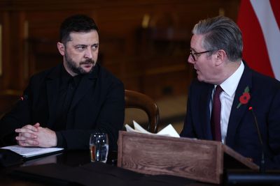 Starmer and Zelensky discuss US-backed peace plan