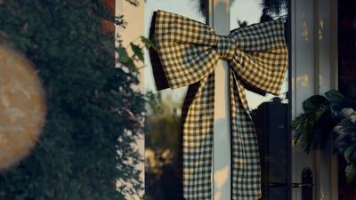 Forget Christmas Wreaths, These 12 Festive Alternatives Are the More Exciting Ways to Dress Your Front Door, Walls, and More