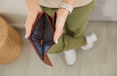 8 Sneaky Daily Expenses That Are Slowly Bleeding Your Wallet