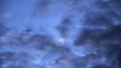 See a rare conjunction of Mercury and Venus late tonight