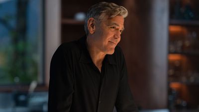 Critics Are Enjoying George Clooney’s ‘Powerful’ Drama Jay Kelly, But They All Seem To Have The Same Complaint