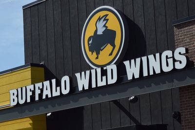 Black disabled veteran says Buffalo Wild Wings receipt contained vile racist slur