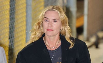 Kate Winslet's oversized blazer, wide-leg jeans and Chelsea boots is the chicest cold-weather outfit formula