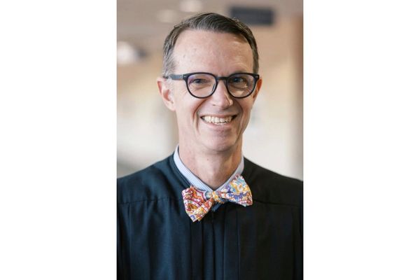 Missouri judge who wore an Elvis wig and often played his music in court agrees to step down