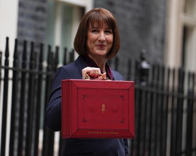 Voters could abandon centrist parties if budget fails, warns former cabinet secretary