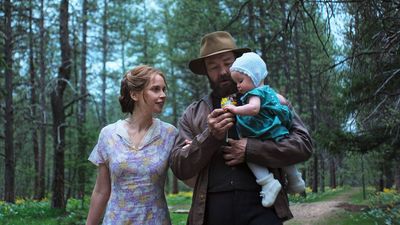 Netflix’s new drama movie is deeply moving and largely lives up to the Best Picture Oscar hype