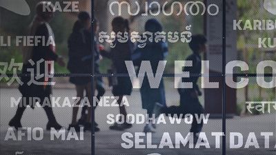 'Cesspit': schools told to back kids' social media ban