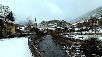 Arctic cold wave brings heavy snowfall to northern Spain