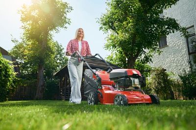 When to Stop Mowing for the Last Time (And Why It Matters)