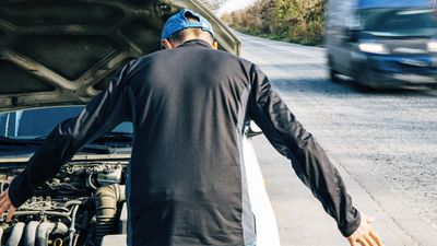 Struggling musician’s car breaks down on highway and he finally loses it. He soons finds out the curse is an ‘unforgettable’ blessing