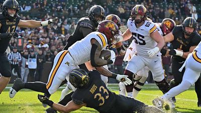 Minnesota Helmets Featured Cool, Subtle Tribute to Wrigley Field for Northwestern Game