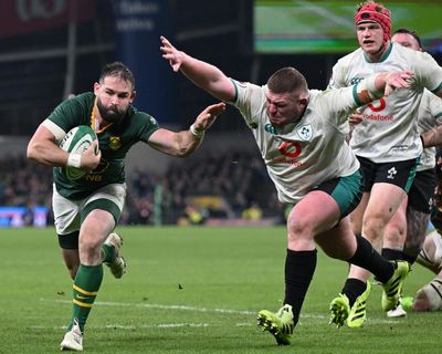 South Africa make heavy weather of victory over indisciplined Ireland