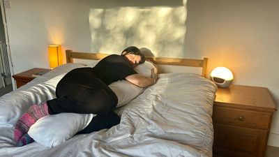 Finally, I'm falling asleep fast — this 360-degree body pillow is a game changer for side sleepers
