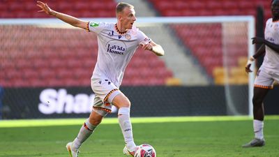 Glory send Jets to bottom with late penalty