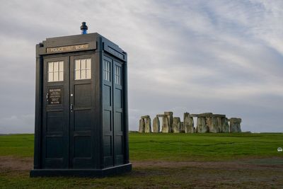 Tardis appears at British landmark for Doctor Who Day