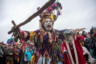 Which old Christmas traditions should be revived?