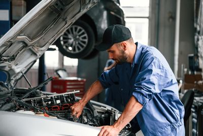 7 Red Flags When Your Mechanic Says “We’ll Get Back to You”