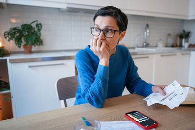 12 Harsh Realities of Living Paycheck to Paycheck in America