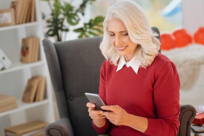 13 Reasons Boomers Can’t Stop Staring at Their Phones