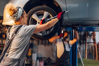 Why Independent Shops Struggle to Fix Modern Cars—and Why You’re Paying