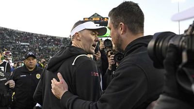 AP Top 25 Poll: Oregon Jumps Ole Miss in Latest Rankings With Dominant Win Over USC