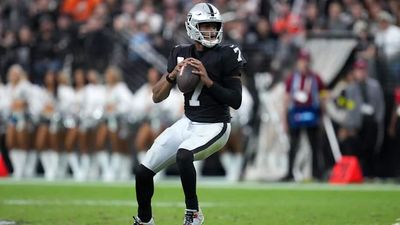 Geno Smith Appeared to Get Caught Flipping Off Raiders Fans After Loss to Browns
