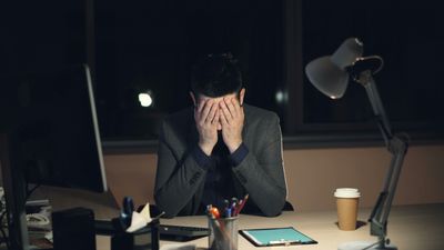 Burnout or Depression? What Doctors Want You to Know About These Overlapping Symptoms