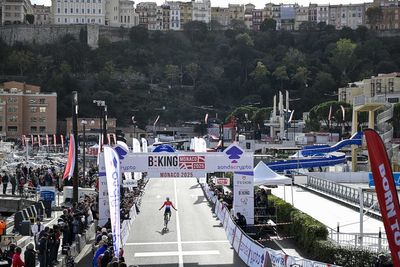 Lorena Wiebes and Jonathan Milan cross the line first at Beking Monaco criterium