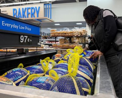 Trump touts cheap groceries ahead of Thanksgiving. The reality is a mixed plate