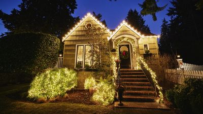 5 Clever Tech Buys That Will Make Your Christmas Outdoor Decorations Look More Magical