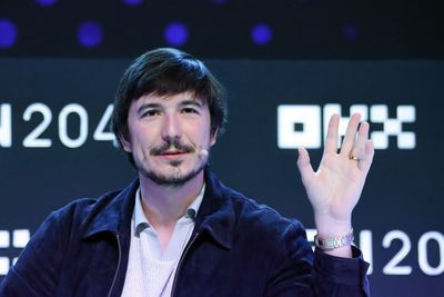 As boomers are forced back to work because they can't afford to retire, Robinhood CEO says Gen Z are opening retirement accounts at 19 years old