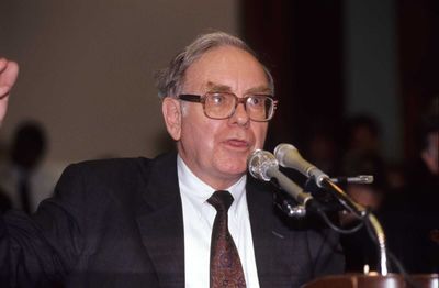 Warren Buffett Warns Not to Listen to Investing Gurus, ‘The Only Value of Stock Forecasters Is to Make Fortune Tellers Look Good’