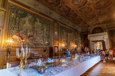 7 Dining Rules From the Past That No One Follows Anymore