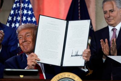 Trump orders moonshot-like ‘Genesis Mission’ relying on AI to merge science data across the US