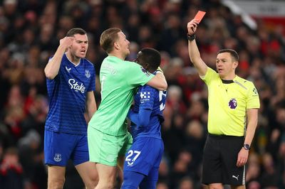 Premier League explain astonishing red card as Everton end Manchester United's unbeaten record