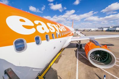 EasyJet profits rise following package holidays boom