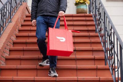 World-first deal grants minimum wage to Uber Eats and DoorDash delivery drivers
