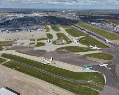 Heathrow airport’s £33bn third runway plan chosen by government