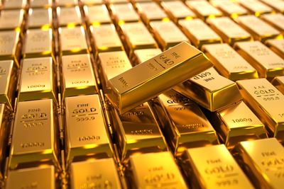 Bitcoin plunges while gold rises, destroying the crypto ‘safe haven’ narrative