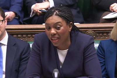 Kemi Badenoch calls on Wes Streeting to stop puberty blocker trial